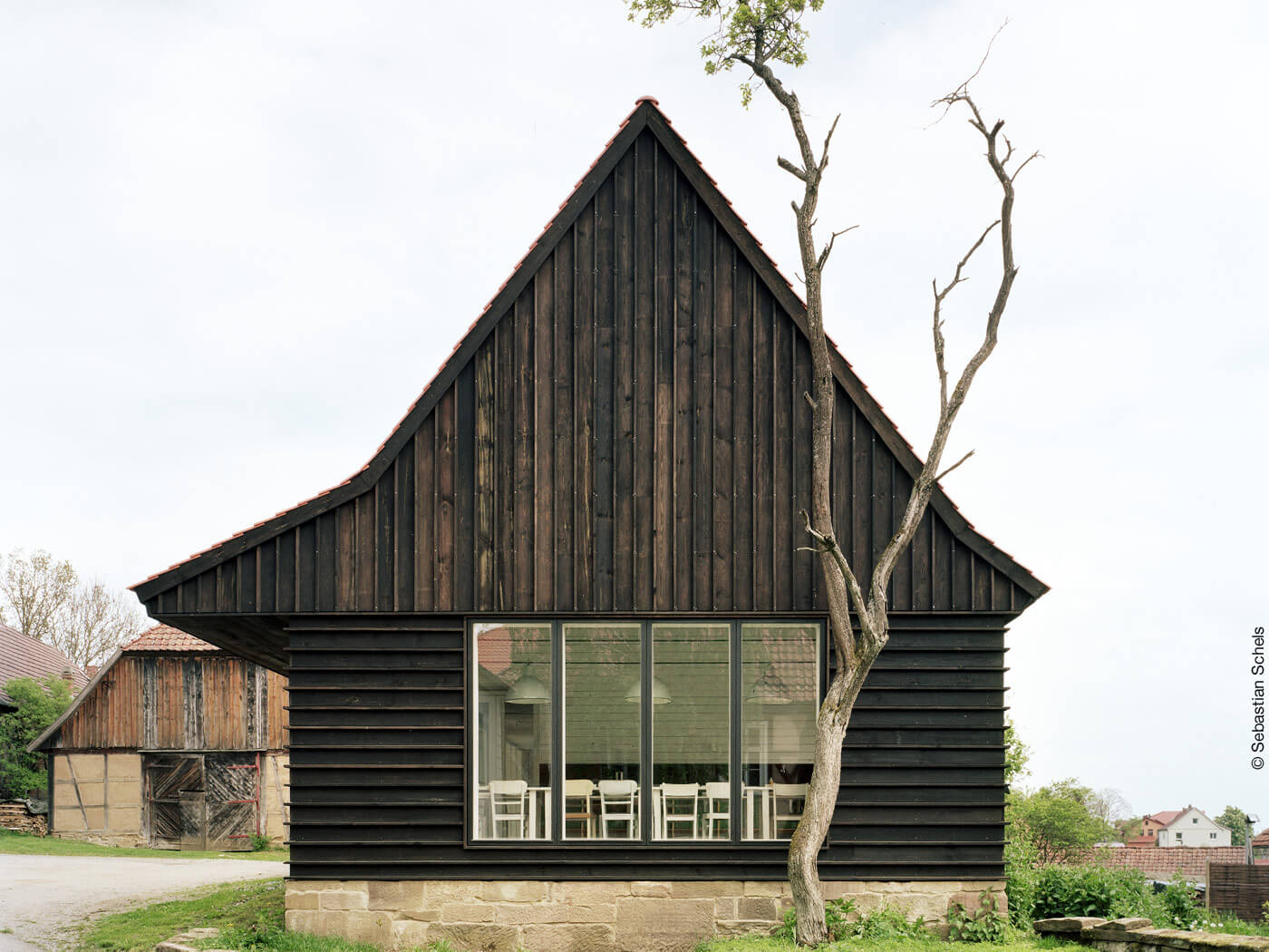 Modernes Haus mit Holzfassade