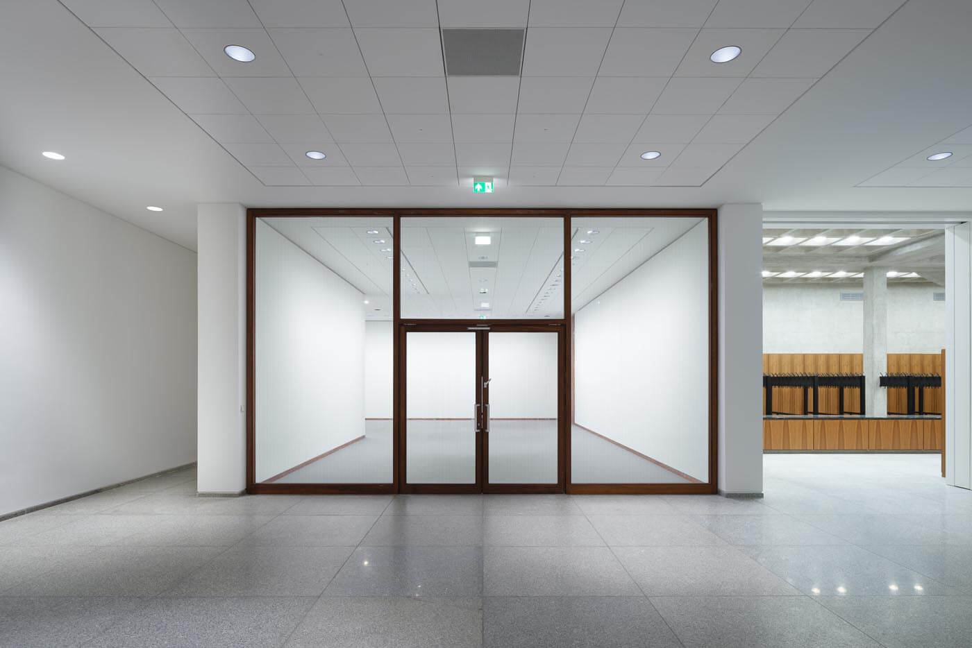 Untergeschoss Neue Nationalgalerie mit Glastür