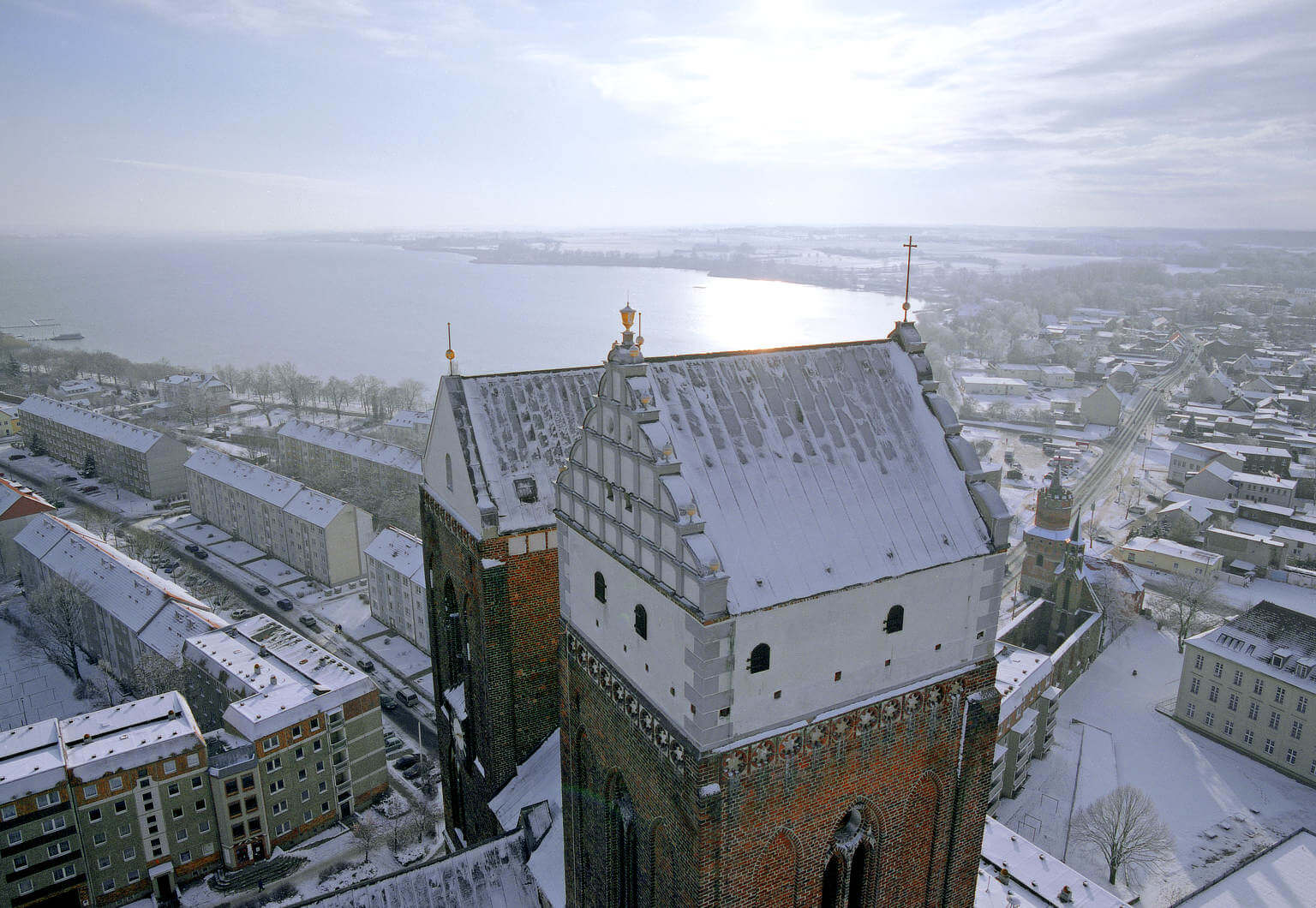 Luftbild Prenzlau mit Kirche und See