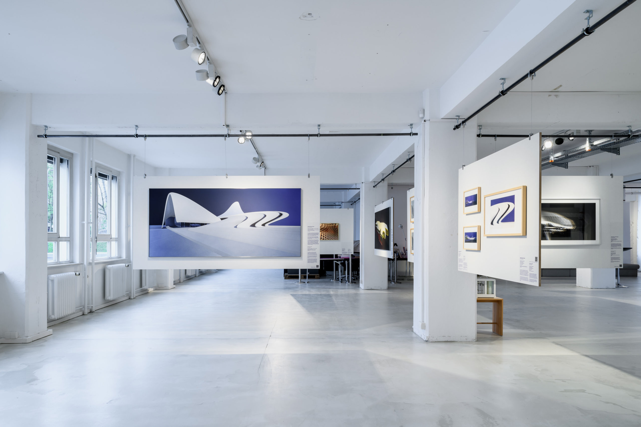 Ausstellung des Künstlers Antonio de Campos zu Objekten des Büros Zaha Hadid Architects
