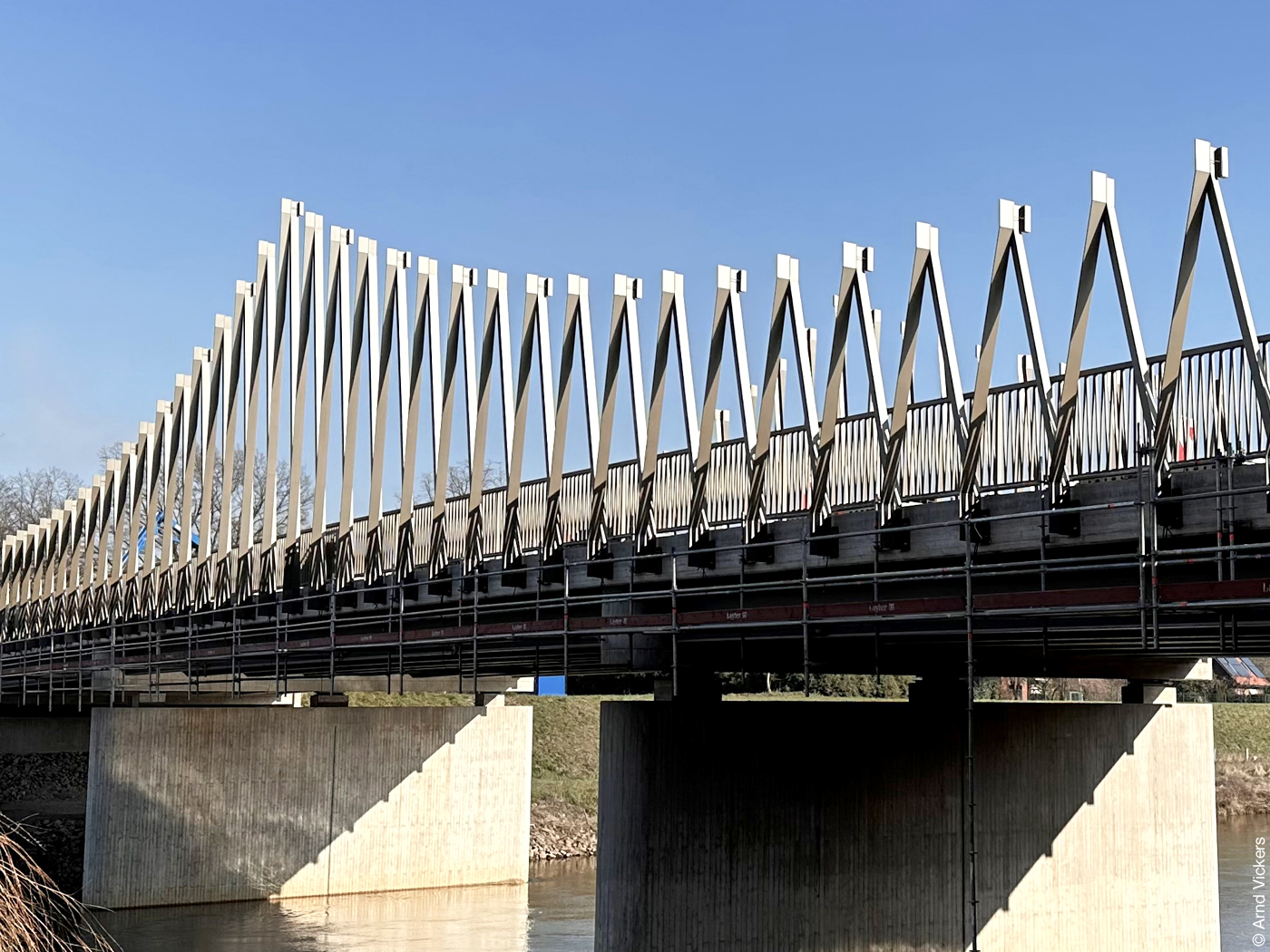 Die Brücke Schepsdorf mit dekorativer Überhöhung