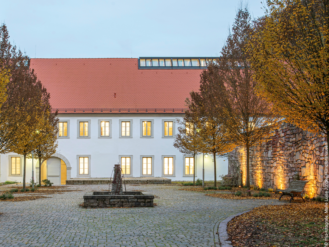 Das Kloster in Hammelburg mit Dachfensterband