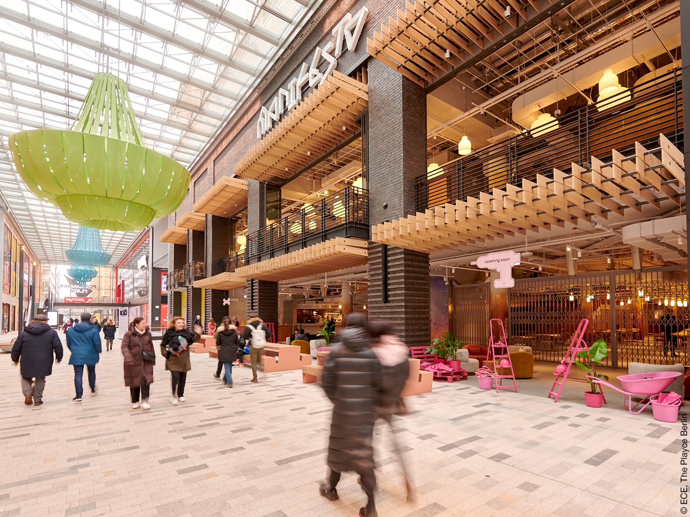 Mall des Shopping Centers "The Playce" nach dem Umbau mit manifesto Market