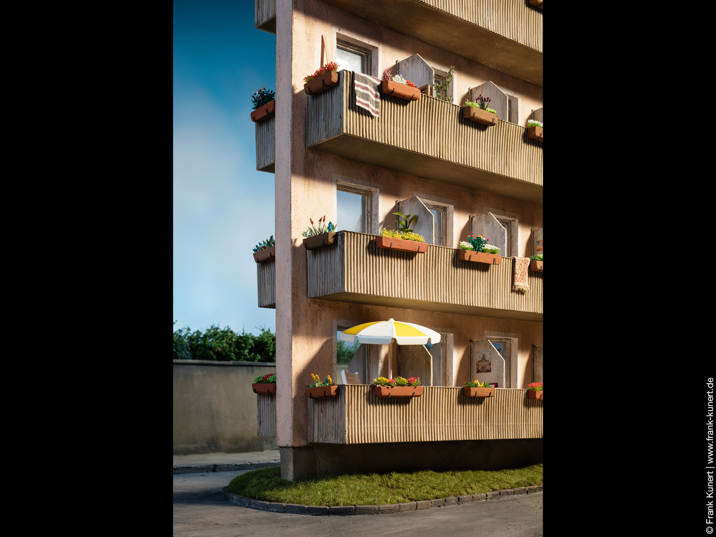 Modell von Frank Kunert schmales haus mit Balkonen