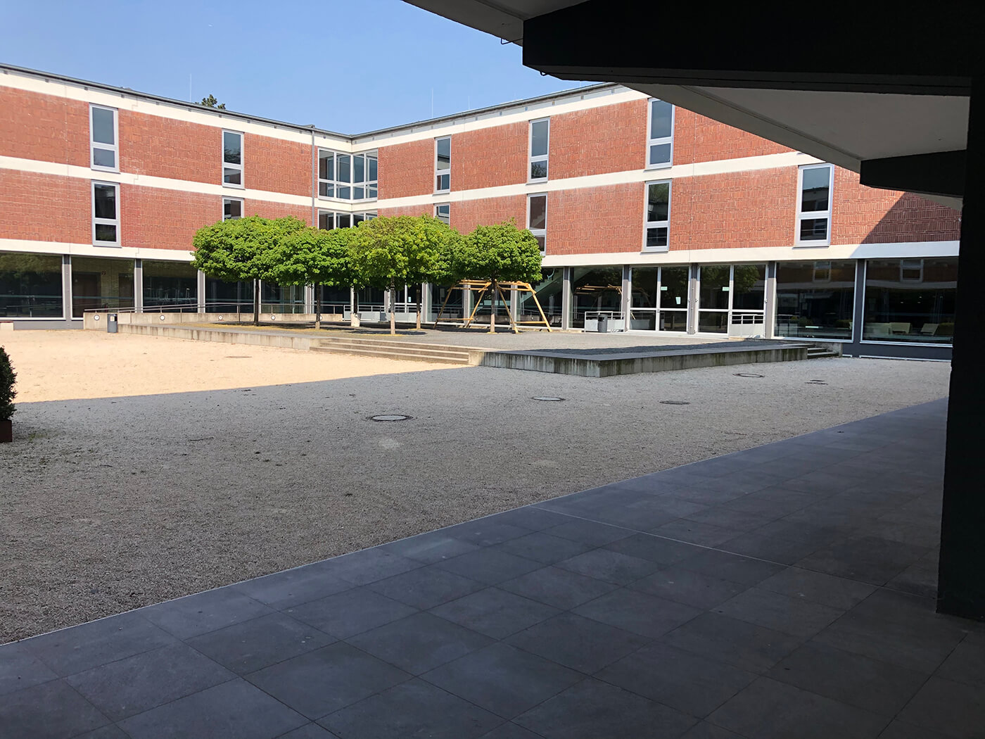 Hochschul-Campus in Darmstadt menschenleer