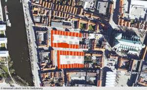 Konkrete Utopie in Lübeck: Oben links und rechts reale Fassaden, dazwischen erste Ideen fürs Gründungsvietel. Unten die zwei Blöcke mit den historischen Parzellen, die neu entstehen sollen.