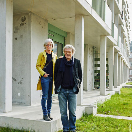 Heike und Detlef Sommer vor ihrem Wohnungsbau in Berlin-Köpenick