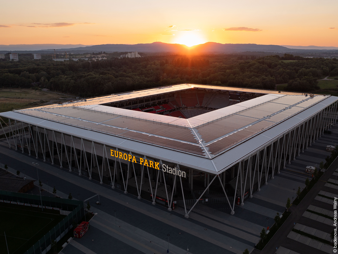 Europa Park Stadion mit Solardach