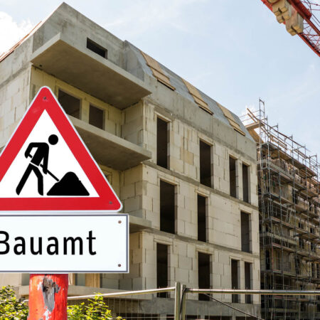 Verkehrsschild Bauamt vor Baustelle