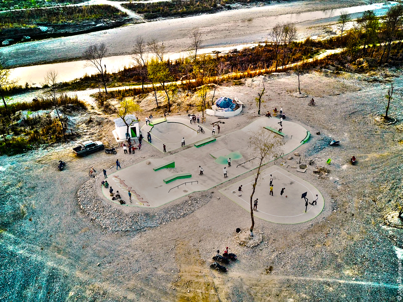 Das Foto zeigt einen Skate- und Bike-Park im nepalesischen Butwal aus der Vogelperspektive.