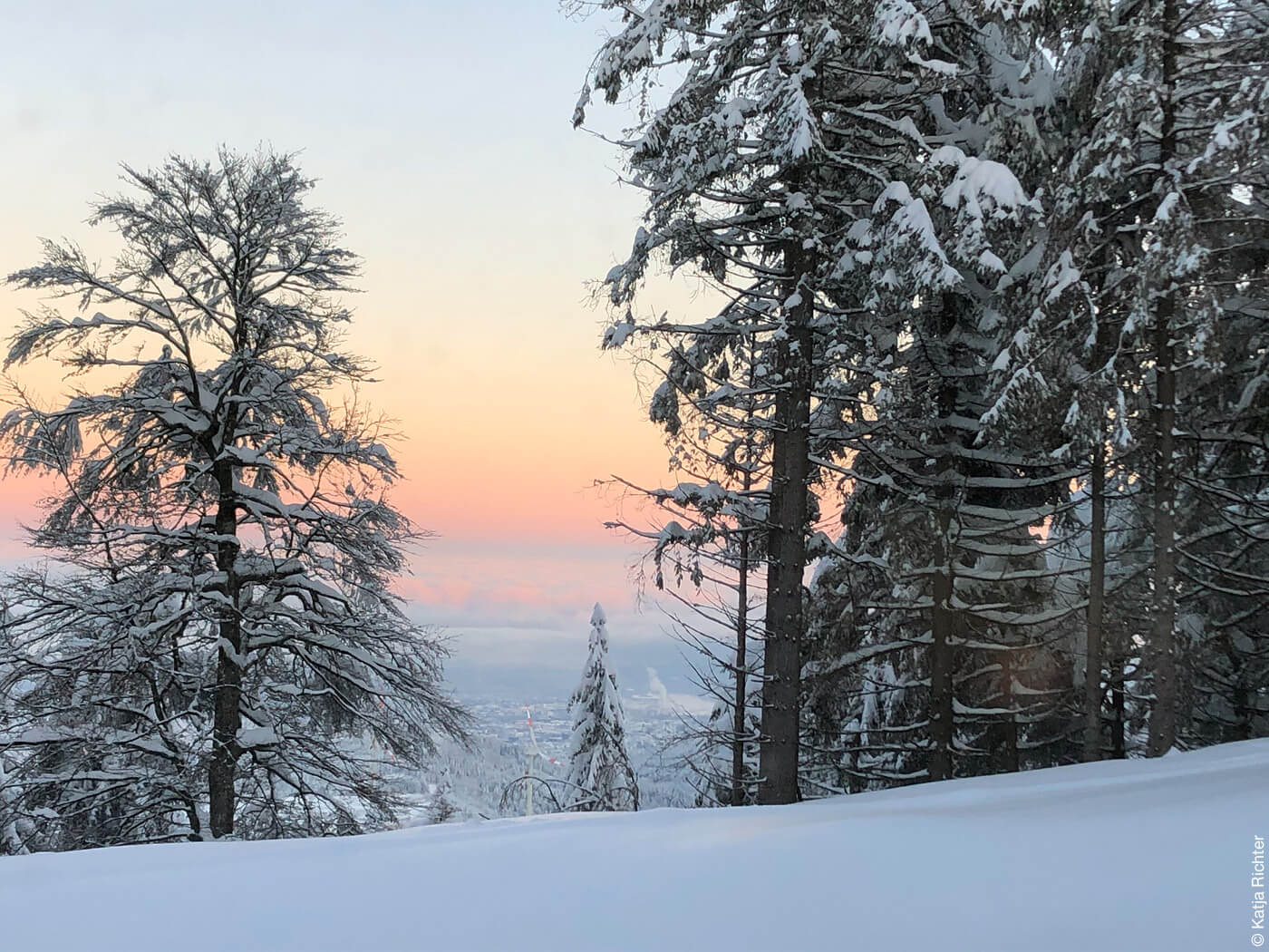 Schneelandschaft mit Sonnenaufgang