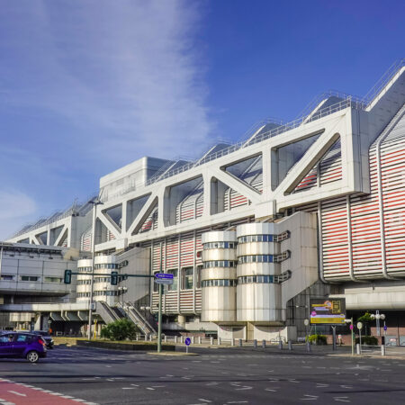 Kongresszentrum ICC mit Metallfassade