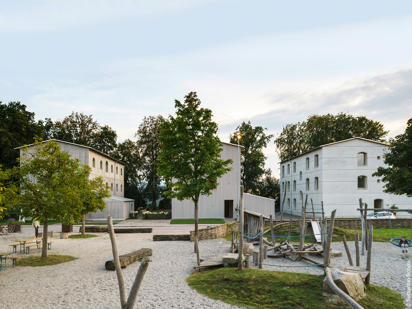 Forschunghäuser in Bad Aibling mit Spielplatz und Bäumen