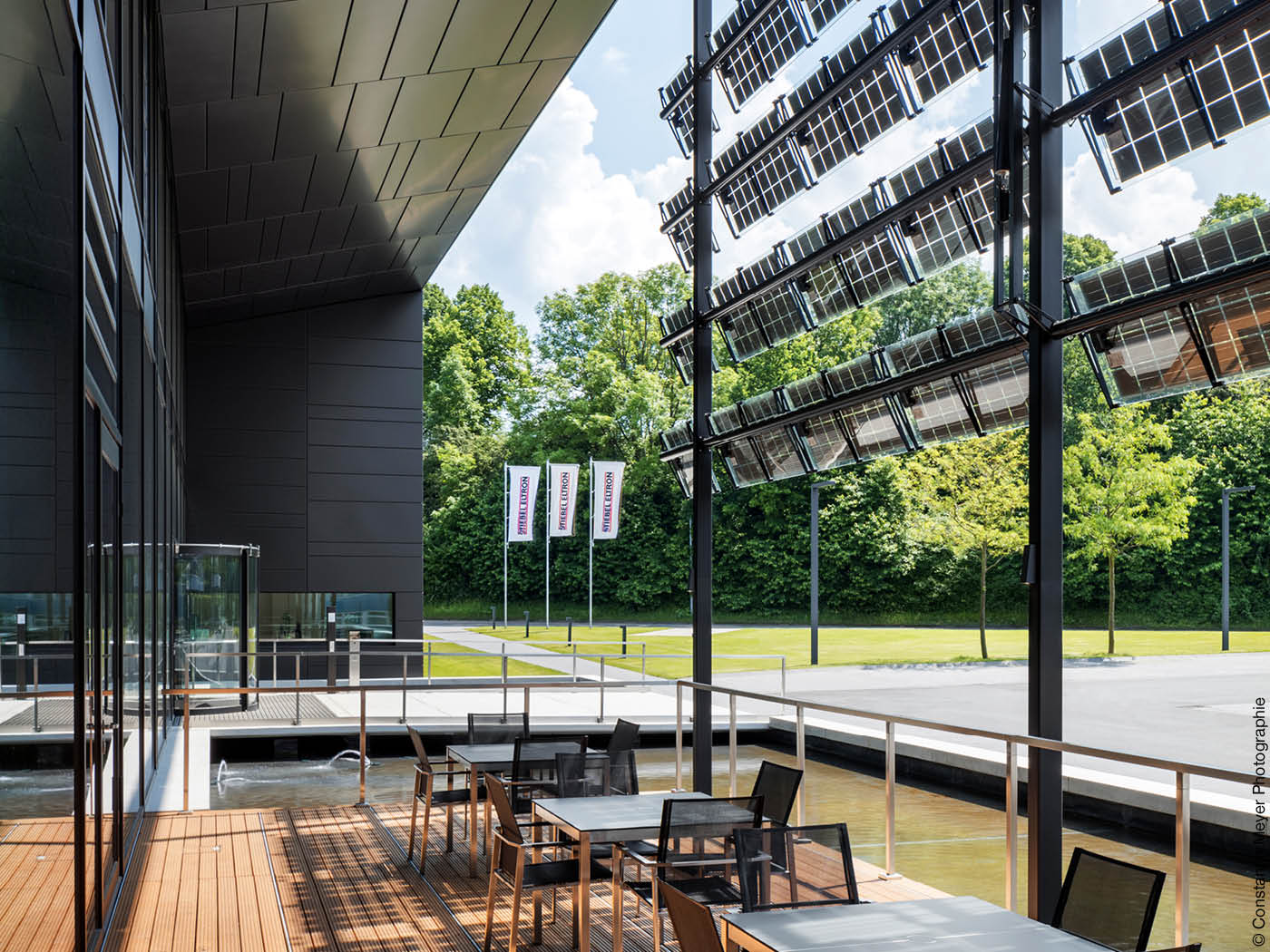 Terrasse mit Photovoltaik