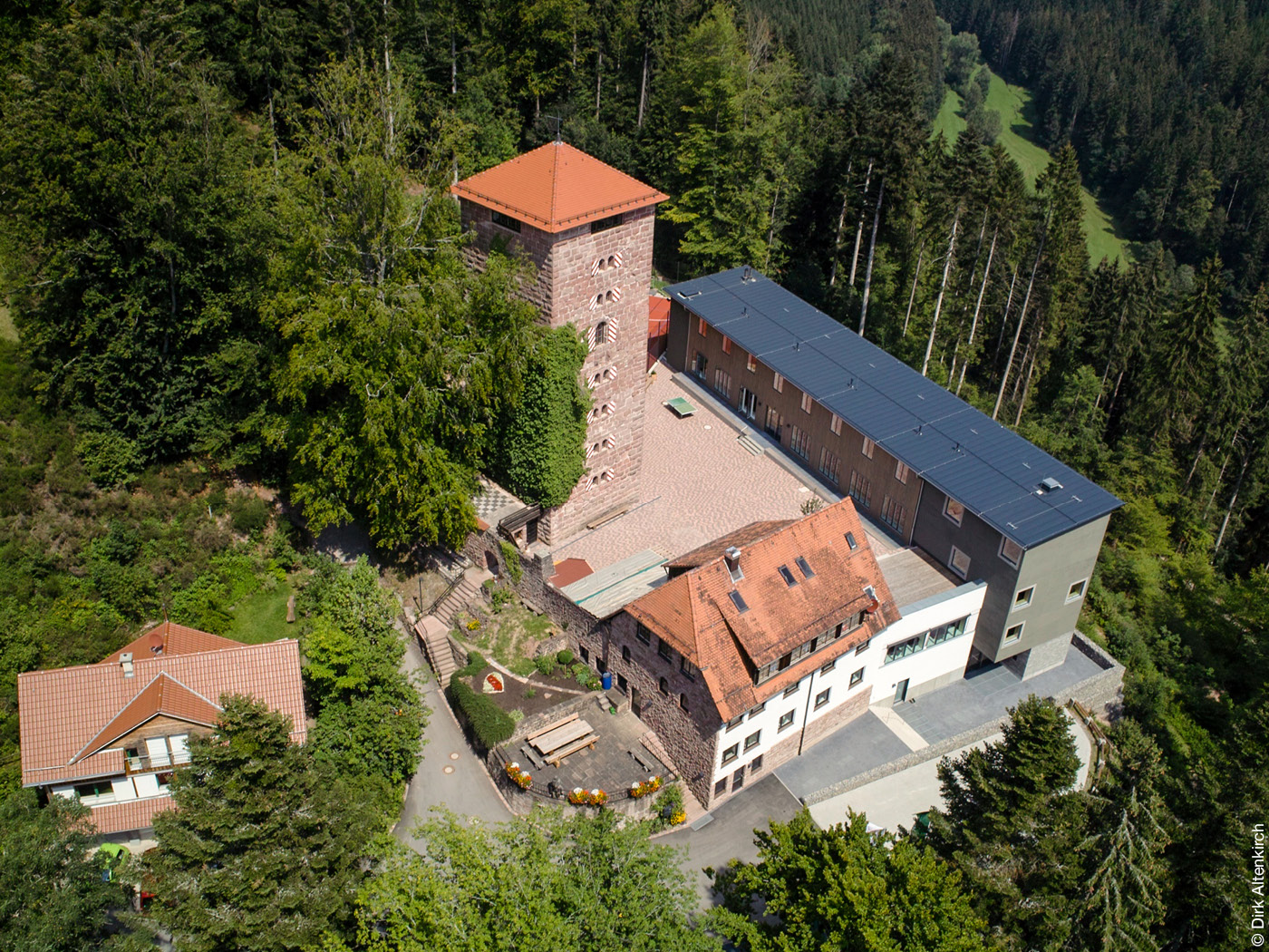 Waldschulheim Burg Hornberg aus der Vogelperspektive