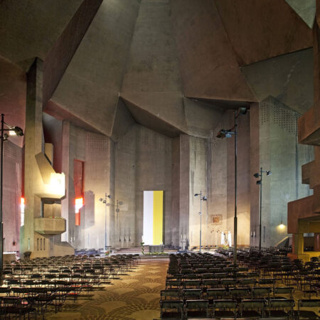 Innenraum der Wallfahrtskirche in Neviges von Gottfried Böhm