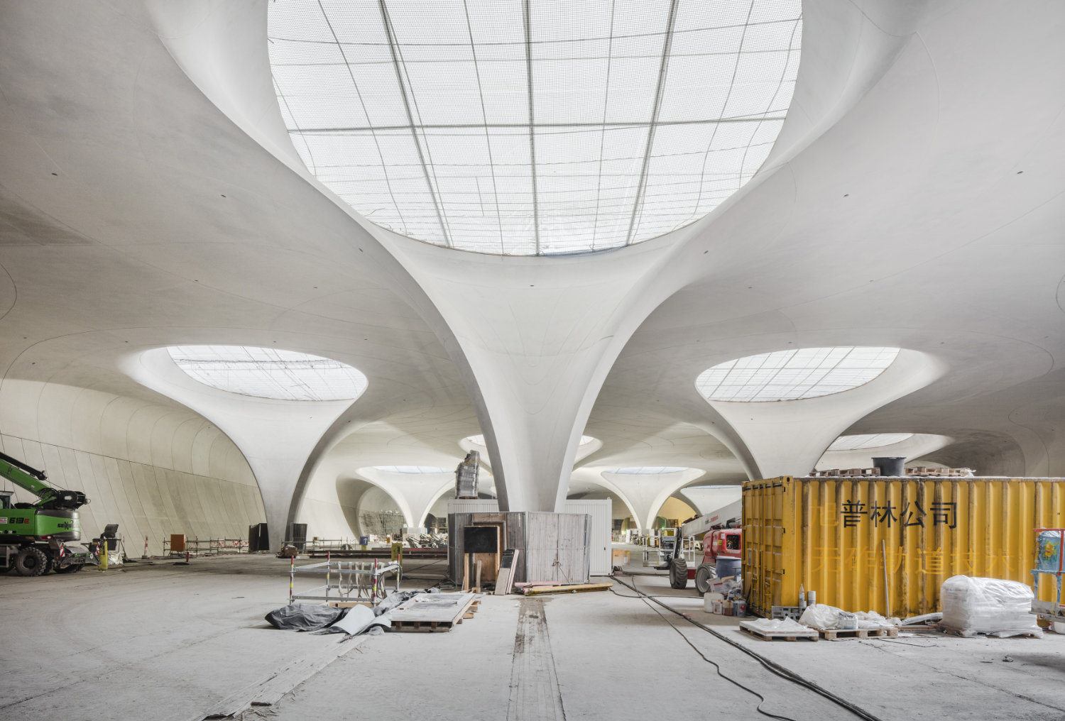 Betonstütze mit Oberlicht im Bahnhof Stuttgart 21