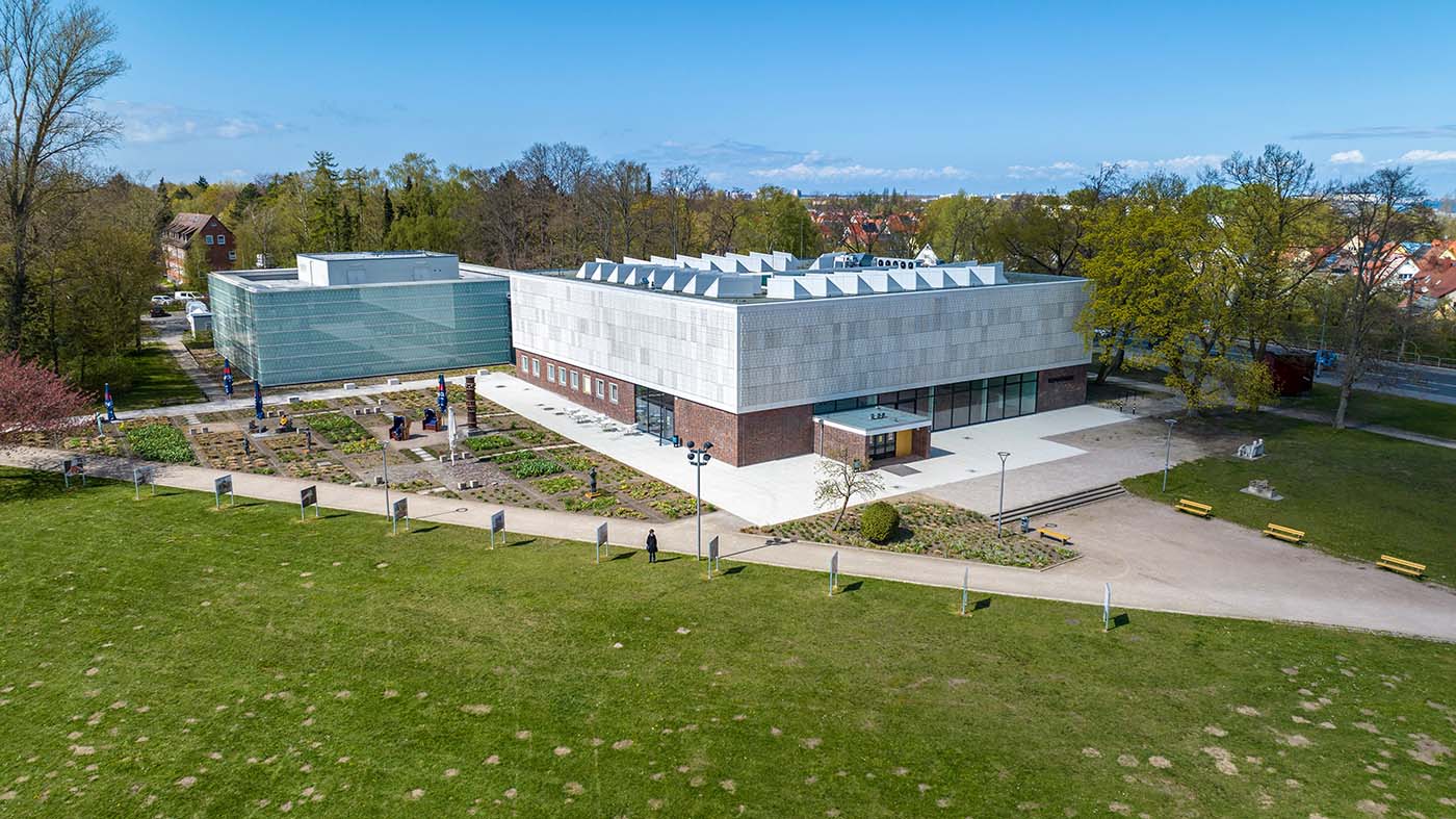 Kunstahlle Rostock mit Schaudepot im Park