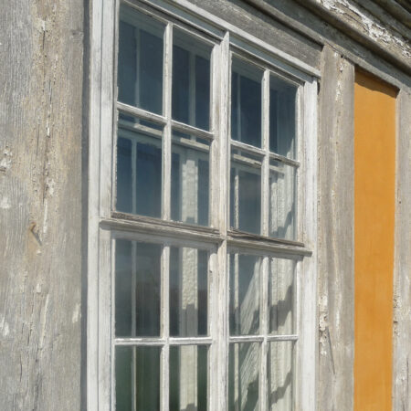 Altes Kastenfenster aus Holz