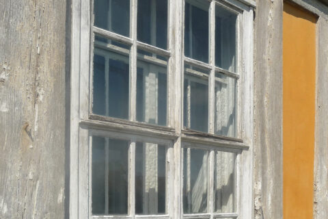 Altes Kastenfenster aus Holz