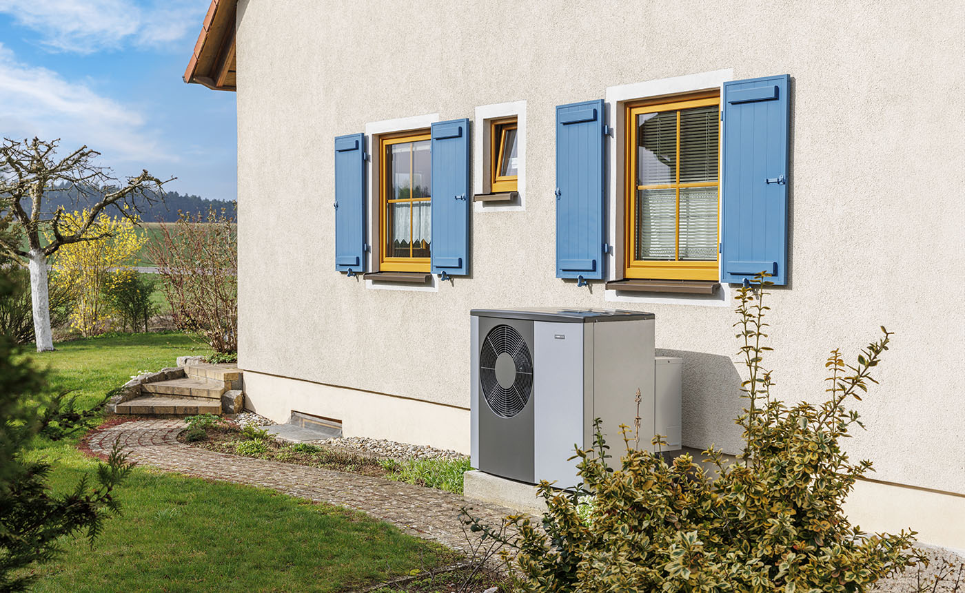 Elektrowärmepumpe an einem Haus